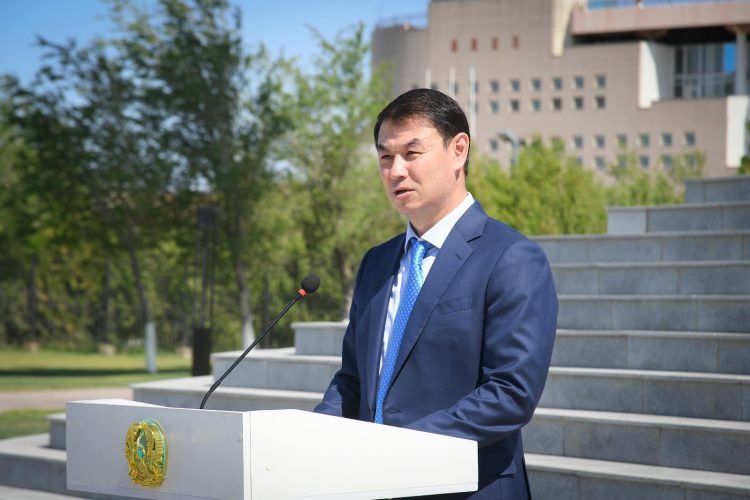 ТҮРКІСТАНДА МЕМЛЕКЕТТІК РӘМІЗДЕР ҰЛЫҚТАЛЫП,  РУХТЫ ОЯТАТЫН ІС-ШАРАЛАР ӨТТІ