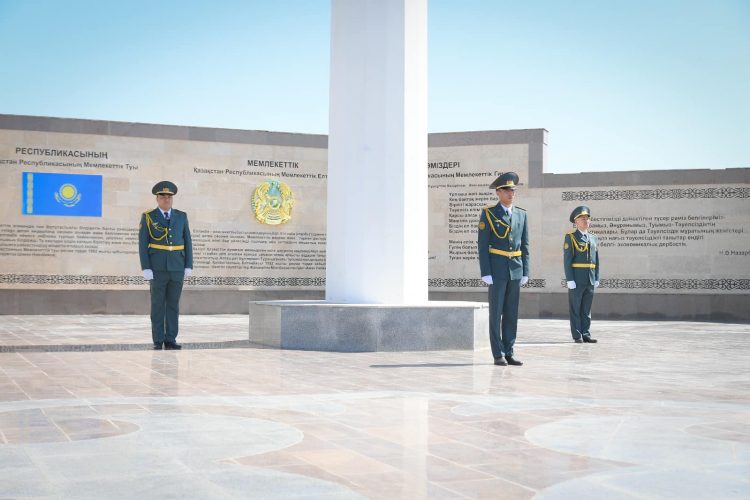 ТҮРКІСТАНДА МЕМЛЕКЕТТІК РӘМІЗДЕР ҰЛЫҚТАЛЫП,  РУХТЫ ОЯТАТЫН ІС-ШАРАЛАР ӨТТІ