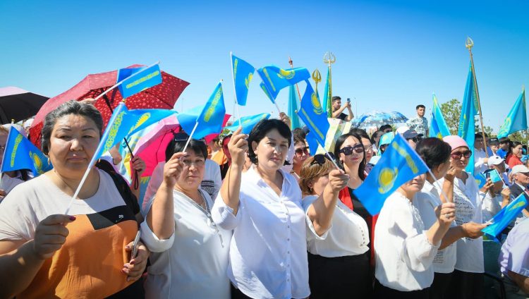 ТҮРКІСТАНДА МЕМЛЕКЕТТІК РӘМІЗДЕР ҰЛЫҚТАЛЫП,  РУХТЫ ОЯТАТЫН ІС-ШАРАЛАР ӨТТІ