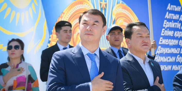 ТҮРКІСТАНДА МЕМЛЕКЕТТІК РӘМІЗДЕР ҰЛЫҚТАЛЫП,  РУХТЫ ОЯТАТЫН ІС-ШАРАЛАР ӨТТІ