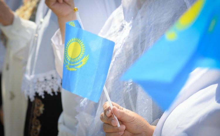 ТҮРКІСТАНДА МЕМЛЕКЕТТІК РӘМІЗДЕР ҰЛЫҚТАЛЫП,  РУХТЫ ОЯТАТЫН ІС-ШАРАЛАР ӨТТІ