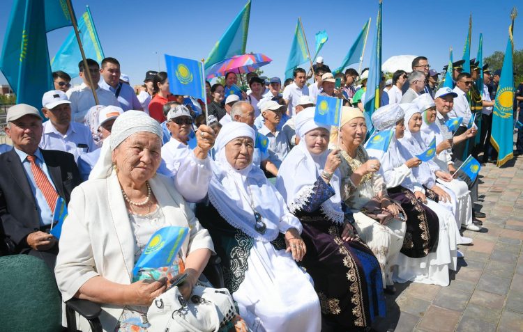 ТҮРКІСТАНДА МЕМЛЕКЕТТІК РӘМІЗДЕР ҰЛЫҚТАЛЫП,  РУХТЫ ОЯТАТЫН ІС-ШАРАЛАР ӨТТІ