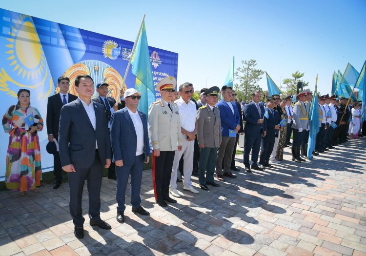 ТҮРКІСТАНДА МЕМЛЕКЕТТІК РӘМІЗДЕР ҰЛЫҚТАЛЫП,  РУХТЫ ОЯТАТЫН ІС-ШАРАЛАР ӨТТІ
