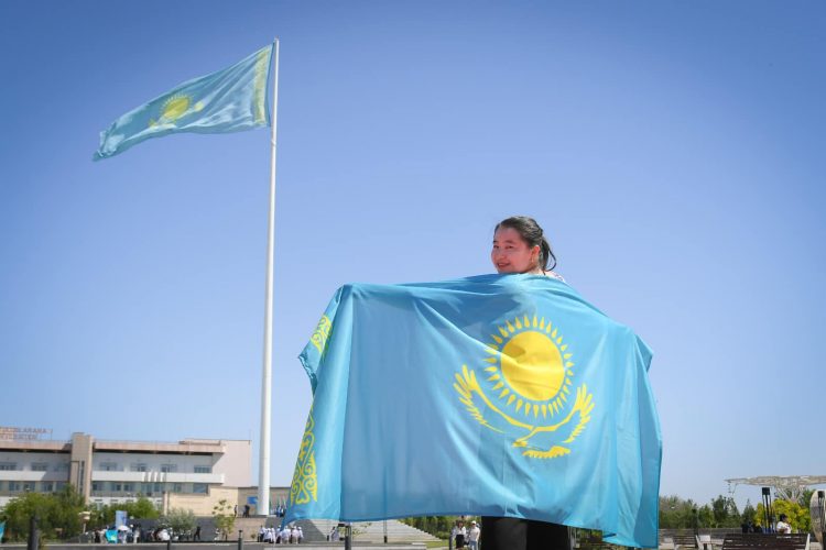 ТҮРКІСТАНДА МЕМЛЕКЕТТІК РӘМІЗДЕР ҰЛЫҚТАЛЫП,  РУХТЫ ОЯТАТЫН ІС-ШАРАЛАР ӨТТІ