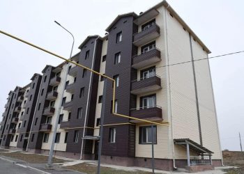 ТҮРКІСТАН: САРЫАҒАШТА 600-ГЕ ЖУЫҚ ПӘТЕР ҮЙ КЕЗЕГІНДЕ ТҰРҒАН АЗАМАТТАРҒА БЕРІЛЕ БАСТАДЫ