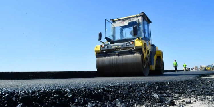 ТҮРКІСТАН: СОЗАҚТА 24 КӨШЕГЕ АСФАЛЬТ ТӨСЕЛЕДІ