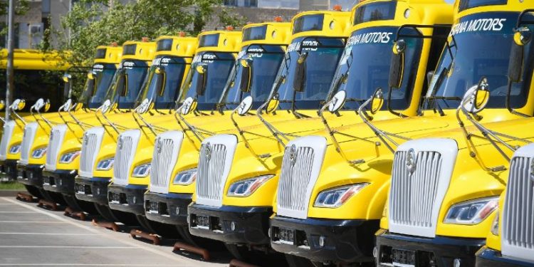 ТҮРКІСТАН: Облыс мектептеріне 30 жаңа автобус тапсырылды