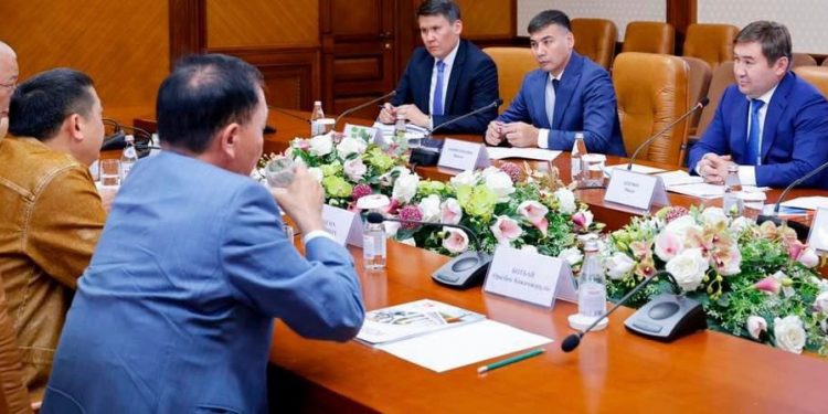 ШЫМКЕНТ: Қала әкімі Вьетнам инвесторларымен кездесті