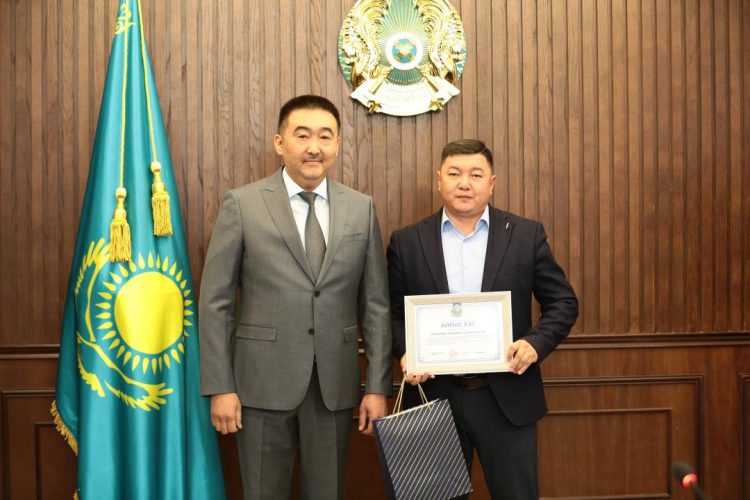 Түркістан облысының прокуроры БАҚ өкілдерін құттықтады