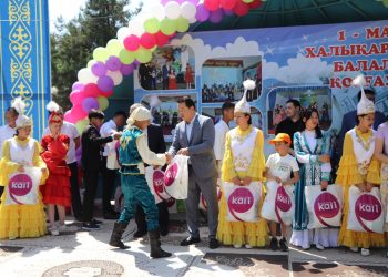 «AMANAT» партиясы отбасы үлгісіндегі балаларды құттықтады