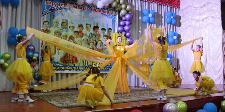 БАЛАЛАРҒА МЕРЕКЕЛІК КӨҢІЛ-КҮЙ СЫЙЛАУ — БАСТЫ НАЗАРДА