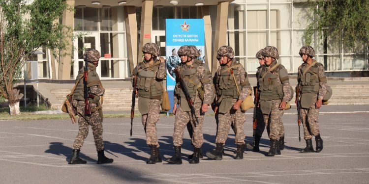 Шымкент: Гарнизонда тактикалық-саптық сабақтар өтті