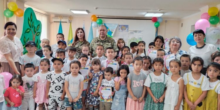 Шымкентте әскери қызметшілердің балаларына мерекелік шара ұйымдастырылды