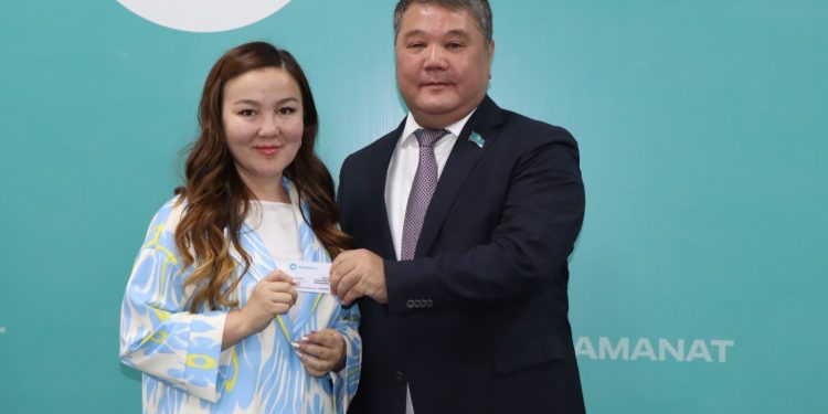 Партия қатары жаңа мүшелермен толықты