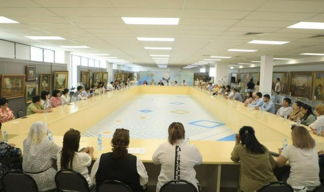 Түркістан: Ұлттық құрылтайға жиналған ғалымдар мен сарапшылар елдегі маңызды мәселелерді талқылады