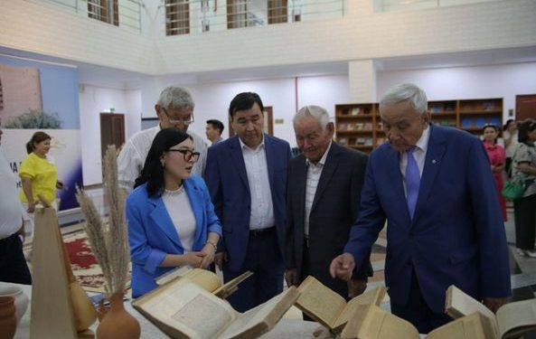 СЫР ЕЛІНДЕГІ ӘДЕБИ САПАРДА ТҮРКІСТАН ӨҢІРІНЕ 4000-ҒА ЖУЫҚ КІТАП СЫЙЛАНДЫ