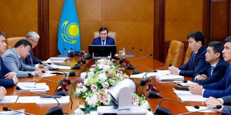 Шымкентте ретсіз саудамен айналысқандарға базардан бос орындар ұсынылды