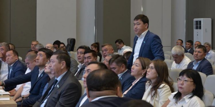 Түркістан облыстық мәслихатының кезекті төртінші сессиясы өтті