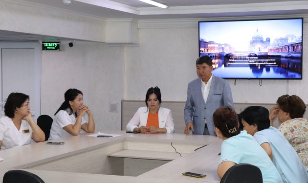 ХАЛЫҚ ҚАЛАУЛЫСЫ МЕДИЦИНА ҚЫЗМЕТКЕРЛЕРІМЕН КЕЗДЕСТІ