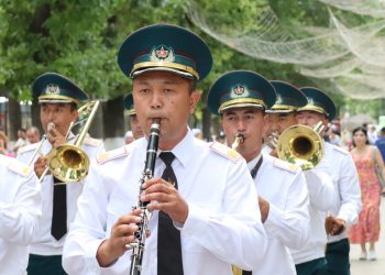 Әскери оркестр Шымкент тұрғындарын қуантты
