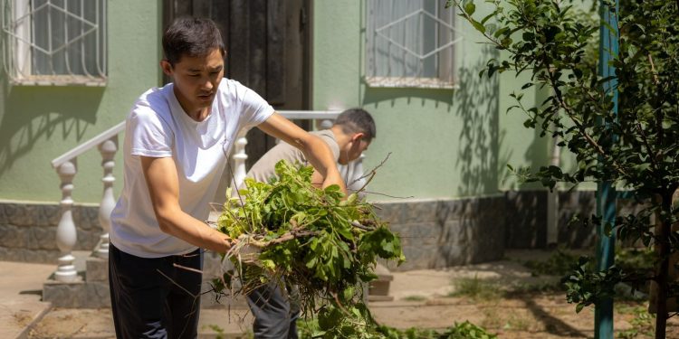 ЖАСТАР ЗЕЙНЕТКЕРДІҢ АҚ БАТАСЫН АЛДЫ