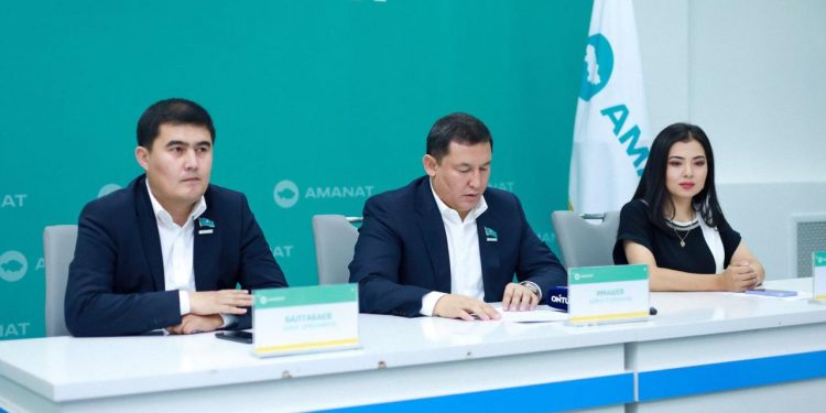 “AMANAT” ПАРТИЯСЫНЫҢ ДЕПУТАТТАРЫ БАҚ ӨКІЛДЕРІМЕН БАСПАСӨЗ МӘСЛИХАТЫН ӨТКІЗДІ