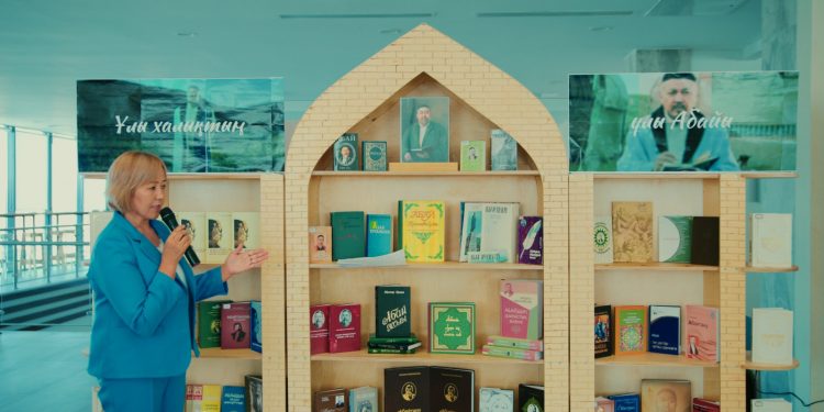 ТҮРКІСТАН: ОБЛЫСТЫҚ КІТАПХАНАДА АБАЙ КҮНІ ӨТІП ЖАТЫР