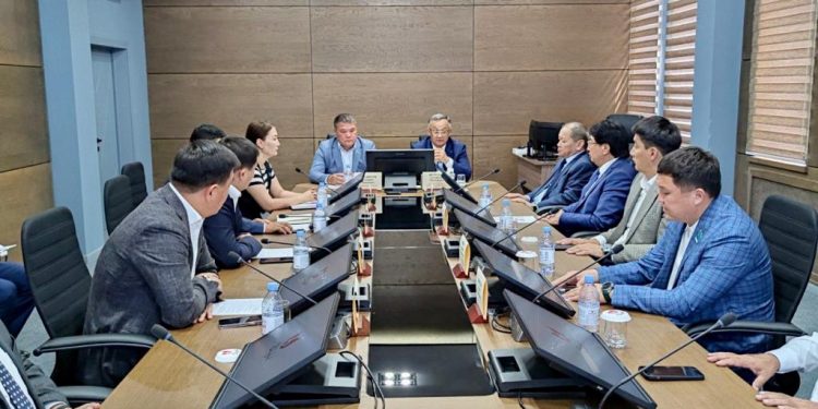 КӘСІПОДАҚТАР МЕН МӘСЛИХАТТАР: «БІЗДІҢ ОРТАҚ МАҚСАТЫМЫЗ – ЕҢБЕК АДАМЫНЫҢ ӘЛ-АУҚАТЫН АРТТЫРУ»