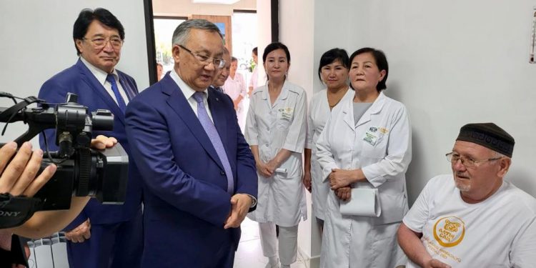 ҚРКФ ТӨРАҒАСЫ: «КӘСІПОДАҚТАР МЕДИЦИНА  ҚЫЗМЕТКЕРЛЕРІ ҮШІН ЛАЙЫҚТЫ ЕҢБЕК ЖАҒДАЙЛАРЫНА ҚОЛ ЖЕТКІЗУДІ ЖАЛҒАСТЫРУДА»
