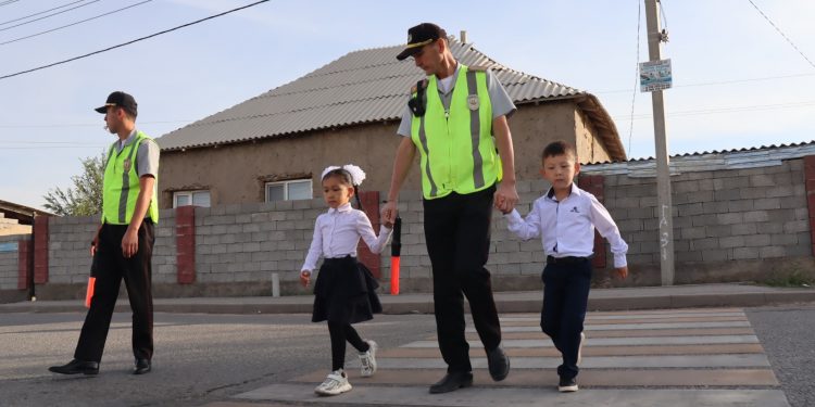 Шымкентте жолдағы балалардың қауіпсіздігі бойынша іс-шара өтті