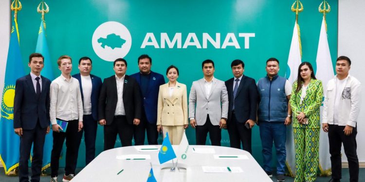 КЕҢЕС МҮШЕЛЕРІ ЖОЛДАУДЫ ҚОЛДАЙДЫ