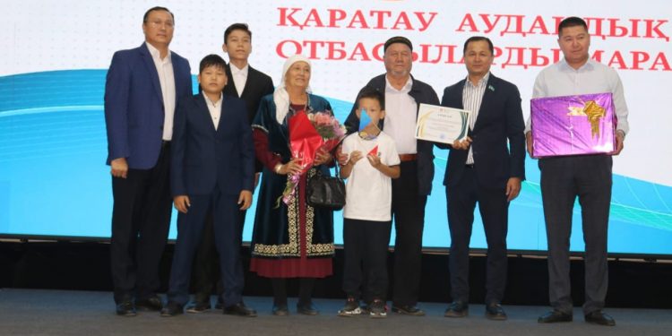 ҚАРАТАУ АУДАНЫНЫҢ ҮЛГІЛІ ОТБАСЫЛАРЫ АРНАЙЫ МАРАПАТТАЛДЫ