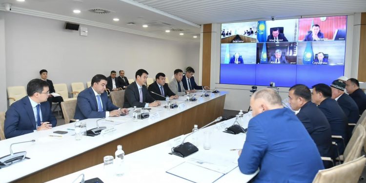 ТҮРКІСТАН: ӨЗБЕКСТАНДЫҚ КӘСІПКЕРЛЕР ЖІБЕК МАТА ӨНДІРМЕК