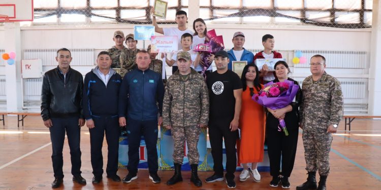 Шымкентте әскери қызметшілердің арасында отбасылық жарыс өтті