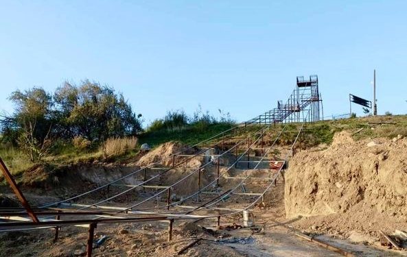 ТҮРКІСТАН: ТҮЛКІБАСТА ФРИСТАЙЛ СПОРТЫНА АРНАЛҒАН ТРАМПЛИН САЛЫНЫП ЖАТЫР