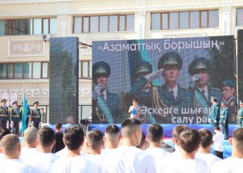 Түркістан облысында бір күнде 80 бала әскерге аттанды