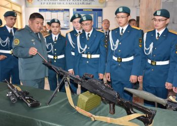 Шымкент қаласының «Жас ұлан» Республикалық мектебінің тәрбиеленушілері Алматының курсанттарына қонақта болды