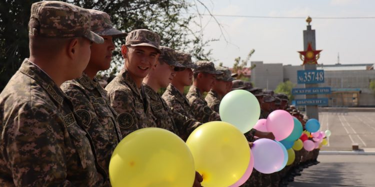 Әскерге шақырылған жастар Шымкентке келді