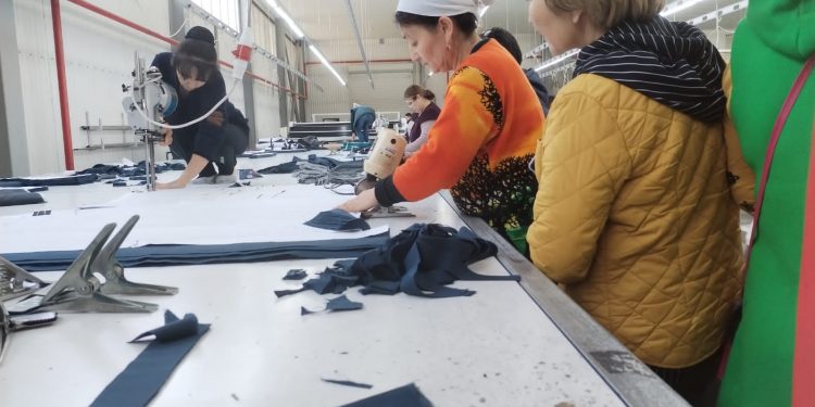 КӘСІПКЕРЛІК КУРСЫНА ҚАТЫСУШЫЛАР ШЫМКЕНТТЕГІ ІРІ ФАБРИКАҒА ЭКСКУРСИЯҒА БАРДЫ