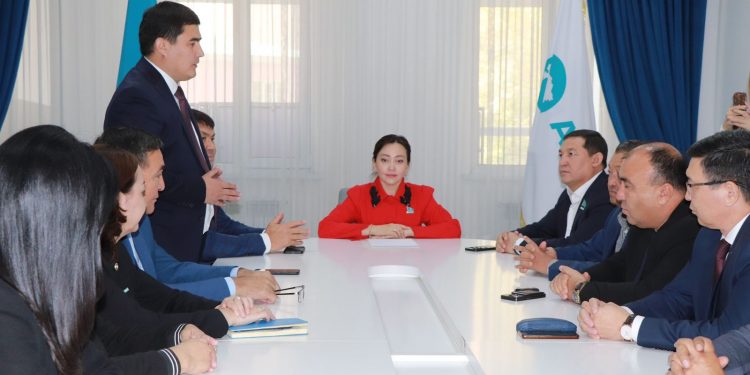 «AMANAT» : КЕҢЕС ОТЫРЫСЫ ӨТТІ