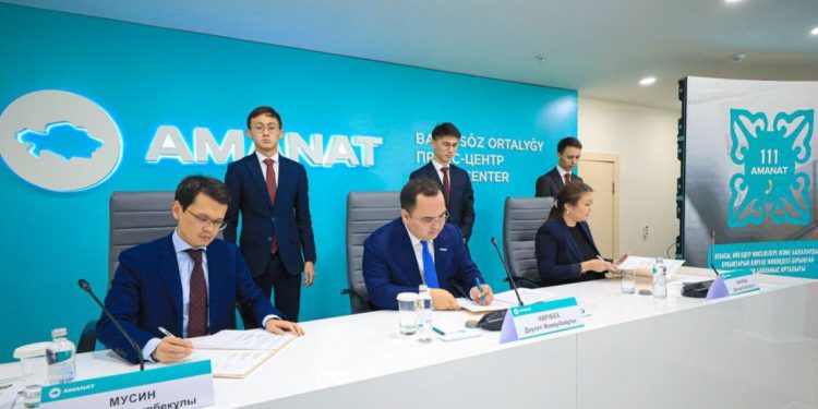 «AMANAT»-тың 111 байланыс орталығын» беру жөніндегі меморандум балалардың құқығын қорғау жұмысын мемлекеттік деңгейге көтереді
