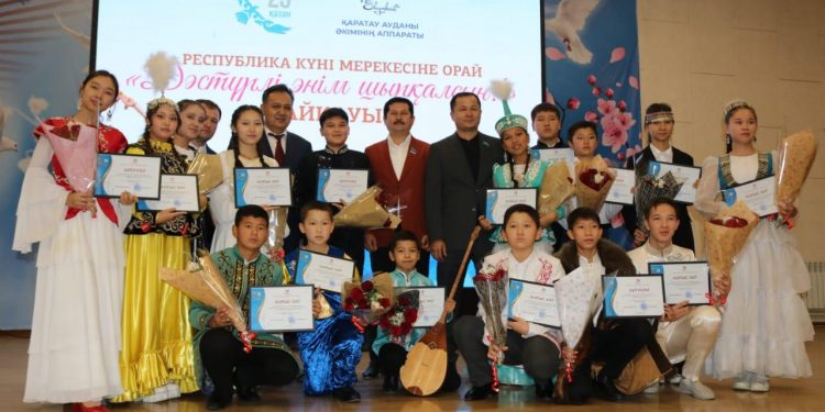 ШЫМКЕНТ : ҚАРАТАУ АУДАНЫНДА ДӘСТҮРЛІ ӘН БАЙҚАУЫ ӨТТІ