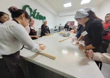 ШЫМКЕНТТЕ 100-ДЕН АСТАМ ҚЫЗ-КЕЛІНШЕК КӘСІПКЕРЛІК КУРСЫНА ҚАТЫСУДА