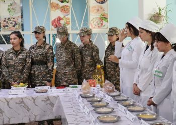 Шымкентте болашақ мейірбикелер әскери өмірмен танысты