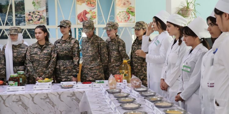 Шымкентте болашақ мейірбикелер әскери өмірмен танысты