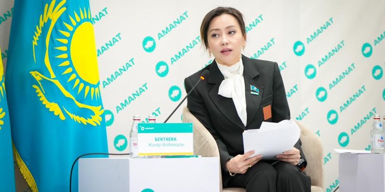 «AMANAT» : Әйелдің қоғамдағы рөлі мен мәртебесін көтеру мәселесі талқыланды
