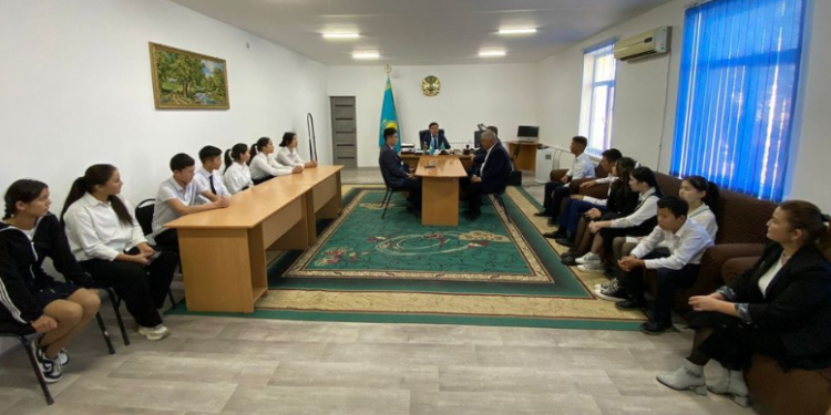 Шардара ауданы: Шәкірттер мамандармен сұхбаттасты