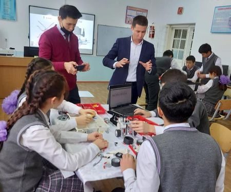 Жетісайлық ұстаз спорттық роботтар жетілдіруде