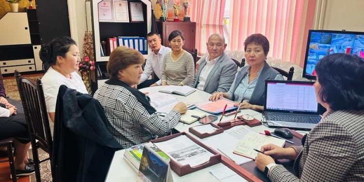 ТҮЛКІБАС: РISA ХАЛЫҚАРАЛЫҚ ЗЕРТТЕУІ ЖӘНЕ ББЖМ-ГЕ ДАЙЫНДАУ БОЙЫНША ӘДІСТЕМЕЛІК КӨМЕК КӨРСЕТІЛДІ