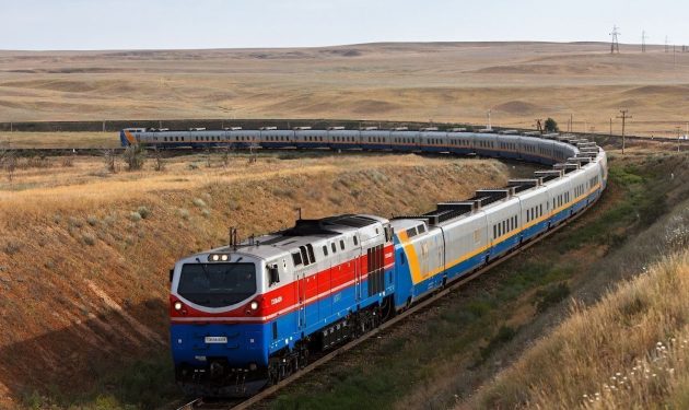 ТҮРКІСТАН: «САРЫАҒАШ-МАҚТААРАЛ» БАҒЫТЫНДА ТЕМІР ЖОЛ САЛЫНАДЫ